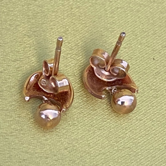 🌙 One of a kind, Unique 18K Gold Crescent Earrings - Picture 3 of 7